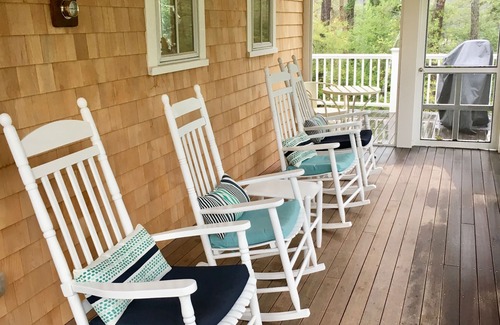 Oak Bluffs House | Multiple Ensuites, Central Air, Perfect Location