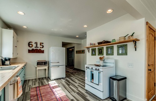 Glencliff House | Music City Roost~Nashville Style~ 10 min from Downtown & Music Row!~