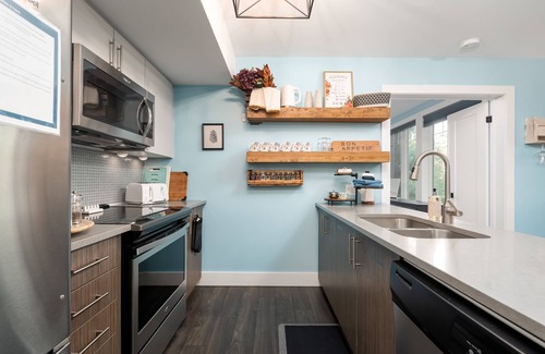 Huntsville Condo | Muskoka Night Dreams: Enjoy 3 King Beds!