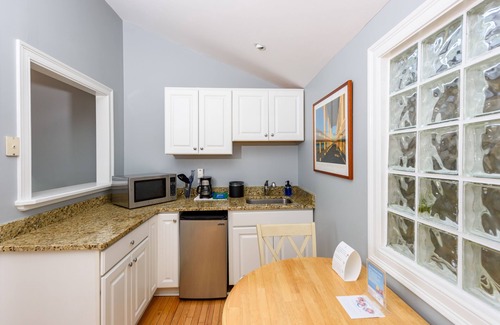 Oak Bluffs Hotel | MV Surfside Hotel