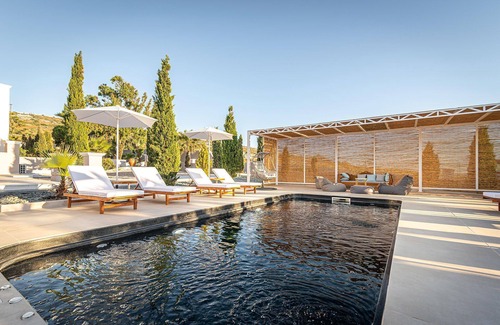 Kamari Villa | My Rental Homes | Villa Theo private pool and hot tub