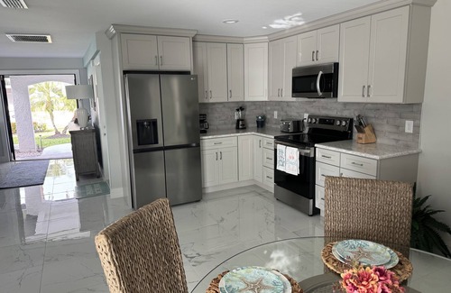 Connors House | Naples Fl. Vanderbilt Beach Waterfront- Magnificent Vanderbilt Bay!