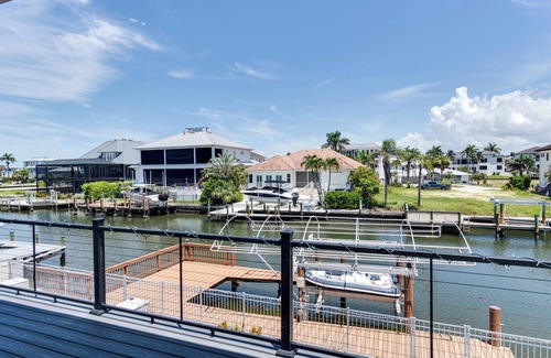 Connors House | Naples Waterfront 3 Master en-suites Pool Boat lift