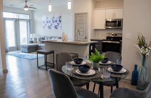 Concord Apartment | NASCAR/Motor Speedway 10mins away- King Size Retreat