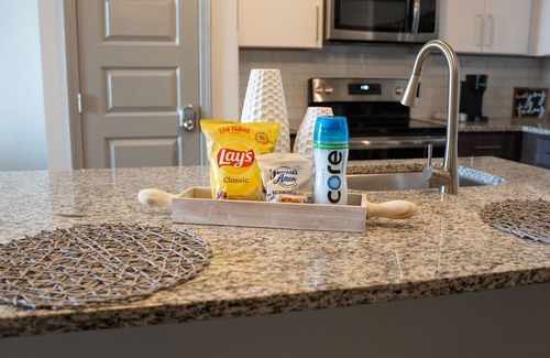 Concord Apartment | NASCAR/Motor Speedway 10mins away- King Size Retreat