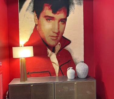 Downtown Nashville Apartment | Nashville Elvis Suite 4BR by Maddox Hotel