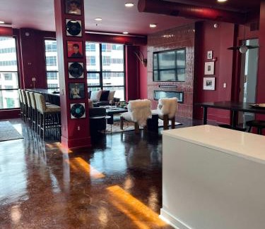 Downtown Nashville Apartment | Nashville Elvis Suite 4BR by Maddox Hotel