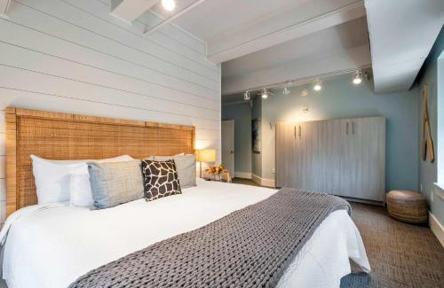 Downtown Nashville Apartment | Nashville Honky Tonk Suite 6 BR by Maddox Hotel