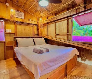 Catangnan House | Native Cottage, Beach Access, Ocean 9, Queen bed, Wifi, AC