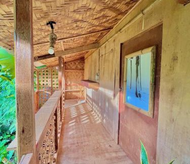 Catangnan House | Native Cottage, Beach Access, Ocean 9, Queen bed, Wifi, AC
