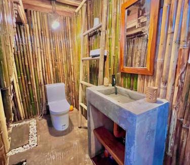 Catangnan House | Native Cottage, Beach Access, Ocean 9, Queen bed, Wifi, AC