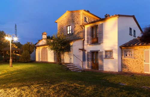 Torre A Castello House | NaTourOasi agriturismo