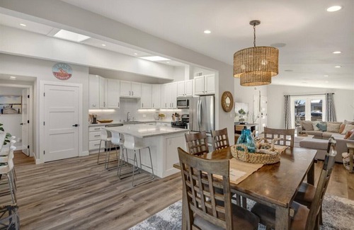 Westside Santa Cruz House | Natural Bridges/West Cliff Drive+EV Charging+Gorgeous Remodel