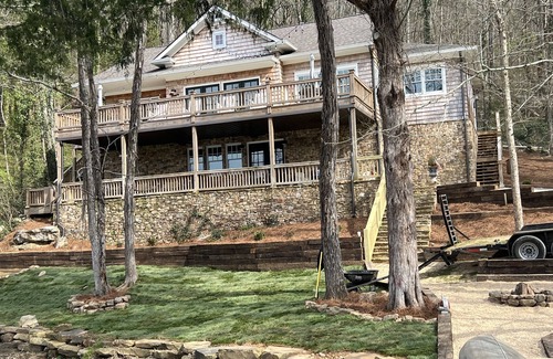 Groveoak House | Nature lover’s dream with this secluded waterfront cabin on Lake Guntersville!