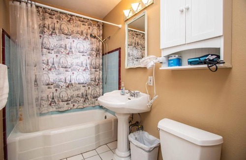 Rancho Rinconada House | Near Apple Campus Bedroom/Shared Bath