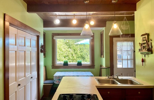 West Falmouth House | Near Chapoquoit & Old Silver! Walk to Beach, Bike Path, Market, Ice Cream, Cafe