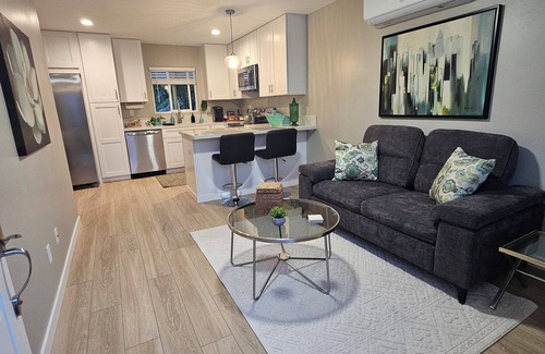 Lincoln Acres House | Near trolley. NEW charming 1-bedroom home in Fletcher hills, La Mesa.