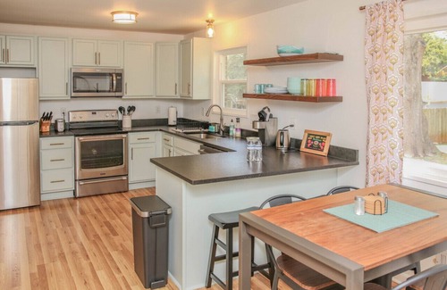 Sans Souci House | Neat & Sweet Home: Furman 5 mins
