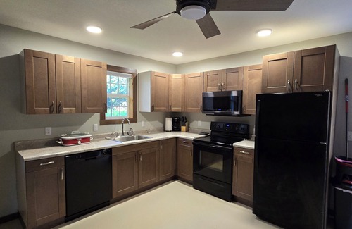 Nevis Cabin | New 2 Bedroom , 1 bath cabin