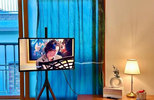 Hapjeong-dong Villa | New, 3min to Hapjeong St, Airport bus stop, 8min to Hongdae & Mangwon Market, Han River Park, 2BR 3QB full of sunshine, Hotel bedding, City Nature