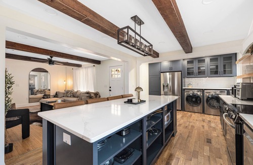 Charlotte House | New! -4500 sqft Luxurious/Upscale Mountain style in South CLT-2 Master-n5 Kings!