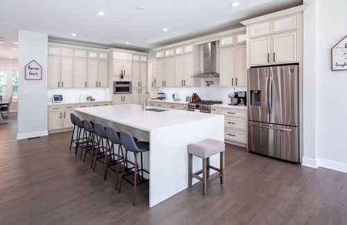 Delong House | NEW 6BR/6BA Home Minutes from Maxinkuckee Lake!