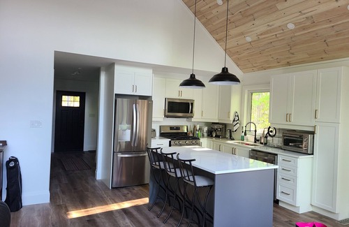 Irondale Cottage | New and Very Private Lakefront Cottage 5-Br, 3-Ba