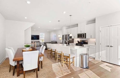 Bayside House | NEW Bayside Townhouse Community Pool & Hot Tub