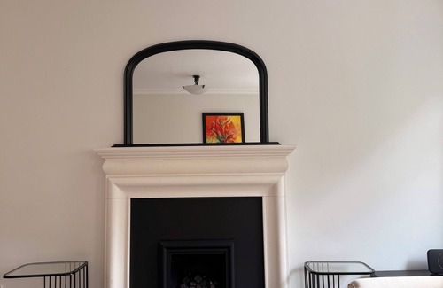Earl's Court Apartment | NEW! BEAUTIFUL 2 BED 2 BATH APARTMENT IN CHELSEA AND KENSINGTON