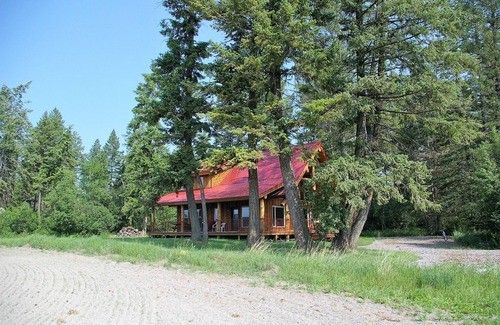Kalispell Cabin | New Beautiful Well Located Cabin just north of Bigfork near the Flathead River!