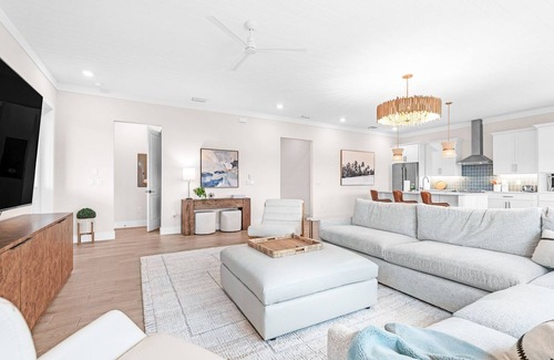 South Island House | NEW Build Modern Beach Beauty on Canal with Heated- Pool- 3 min to beach Access
