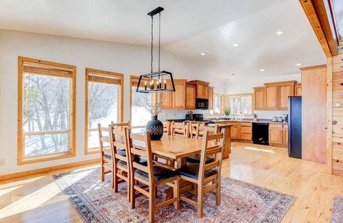Mammoth Creek Cabin | NEW Duck Creek ⛰ Escape w/View+AC! ~30 mi. Bryce/Zion