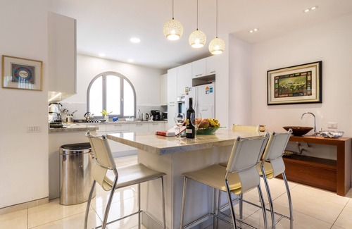 Jerusalem City Centre Apartment | New exclusive 24 Hour Security Building With Shabbat Elevator and large gym