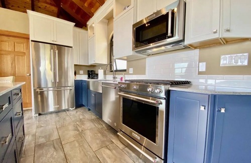 Estate Emmaus House | New home, Privately nestled w/your own pool and spectacular views! Backup Power