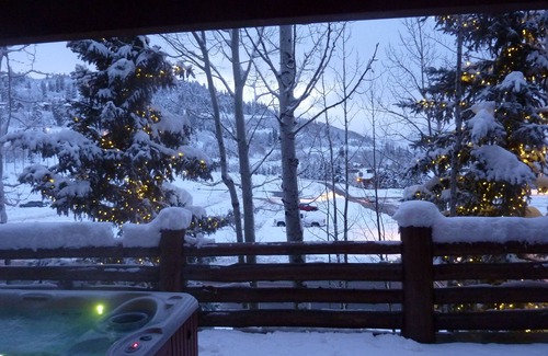 Deer Valley Condo | New kitchen! Master Bath Renovation! Private hot tub. Walk to lifts.