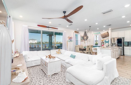 West Kissimmee Cottage | NEW La Vida Margarita 8BD Pool/Spa Cottage w/Water Views Margaritaville Resort