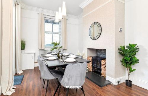 Wolstanton House | NEW Lily House by Truestays - 3 Bedroom House in Stoke-on-Trent