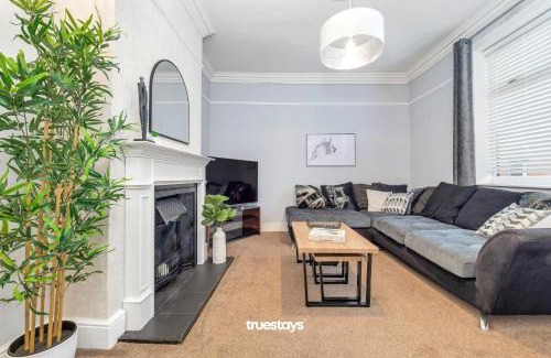 Wolstanton House | NEW Lily House by Truestays - 3 Bedroom House in Stoke-on-Trent