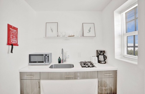 City Center Hotel | NEW LISTING! Belleza South Beach King Studio
