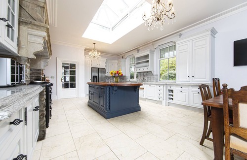 Margam Apartment | NEW Listing - Fairytale Manor House with Indoor Swimming Pool