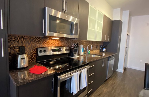 Arlington Apartment | NEW Listing in Arlington, VA close to metro and one FREE parking included