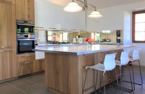 Montcabrier House | New luxury renovation of an ancient stone barn in a medieval bastide village