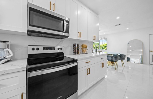 Golden Glades House | New Luxury Villa Solara Heated Pool, Hot Tub, Golf
