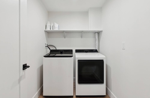 Cape Neddick Cabin | NEW Luxury York Cabin - Sauna, Game Room, Gym - Close to Ogunquit