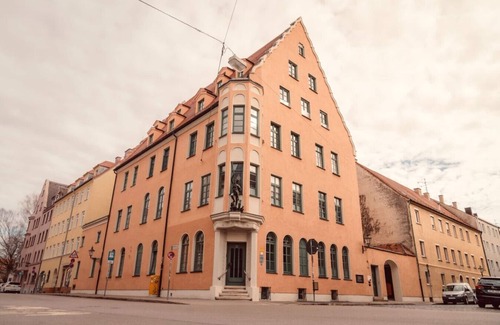 Innenstadt Apartment | NEW LUXUS Suite | TWO Kingbeds | Center | Netflix