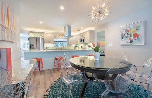South Pinellas Community Council House | NEW! Modern & Super Stylish 3BR/3BA Pool Home-9 mins to Madeira Beach!