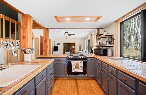 Ohio City Cabin | NEW! Secluded & Cozy Gold Creek Cabin Fire-pit/ATV & Hiking Trails/Gameroom