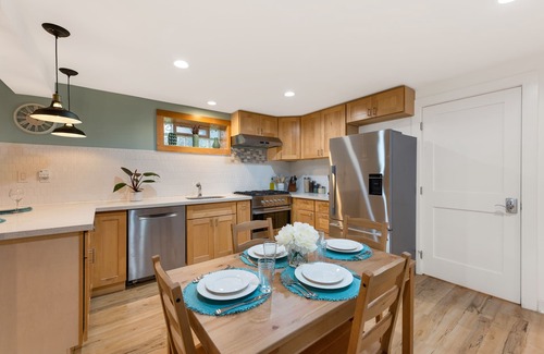 Green Lake Apartment | NEW Spacious Apartment Next to Vibrant Green Lake