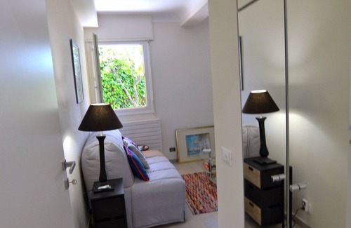 Monaco Apartment | NEW Studio, Near Golden Square & Beaches