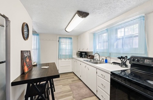 Portage Lakes Cottage | NEW! THE LAKESIDE COTTAGE - CLOSE TO EVERYTHING!